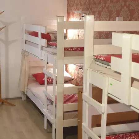 Hedonist Hostel *